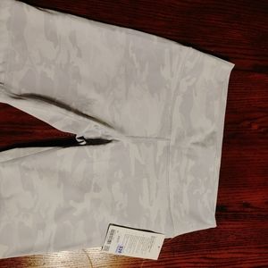 **SOLD**Lululemon Wunder Under High Rise Jacquard 10" Short Size 14